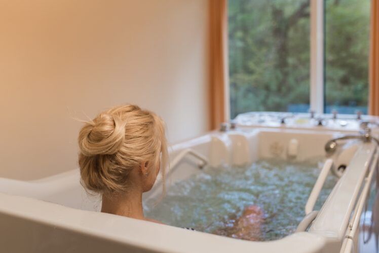 Therapeutic baths should not be taken for more than 15 minutes in case of thoracic osteochondrosis.